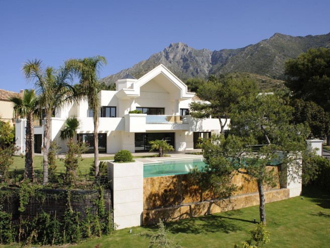 Villa for sale in Sierra Blanca, Marbella