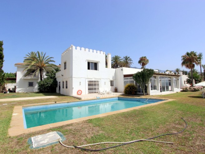Villa for sale in The Golden Mile, Marbella