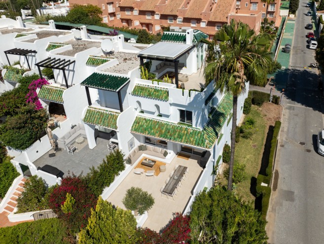 Townhouse for sale in Nueva Andalucía, Marbella