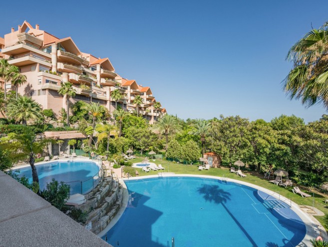 Apartment for sale in Nueva Andalucía, Marbella