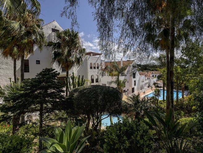 Apartment for sale in Nueva Andalucía, Marbella