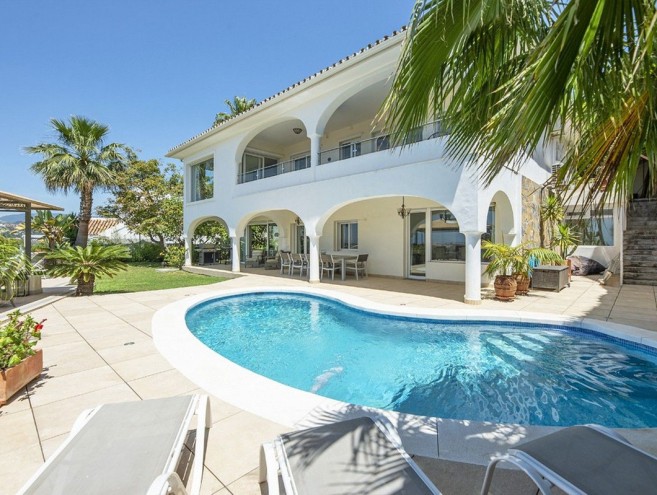 Villa for sale in Nueva Andalucía, Marbella