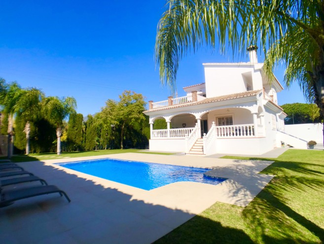 Villa for sale in Nueva Andalucía, Marbella