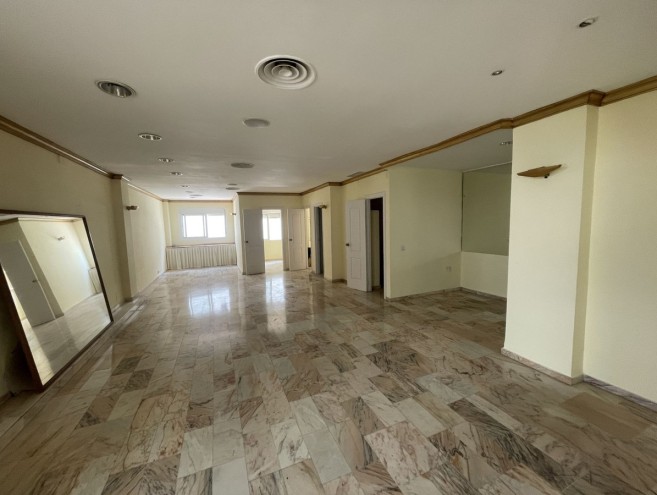 Commercial for sale in Puerto Banús, Marbella