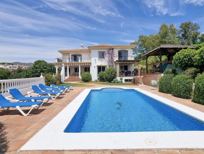 Villa for sale in Elviria, Marbella