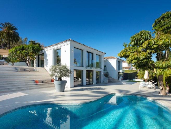 Villa for sale in Las Brisas, Marbella