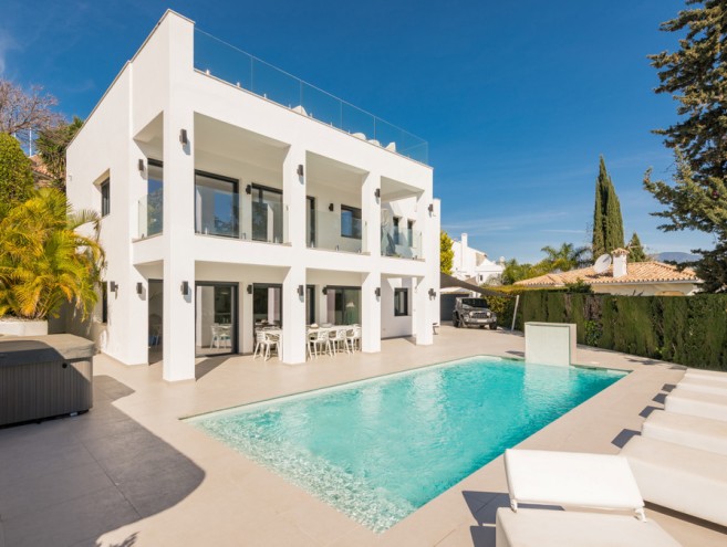 Villa for sale in Puerto Banús, Marbella