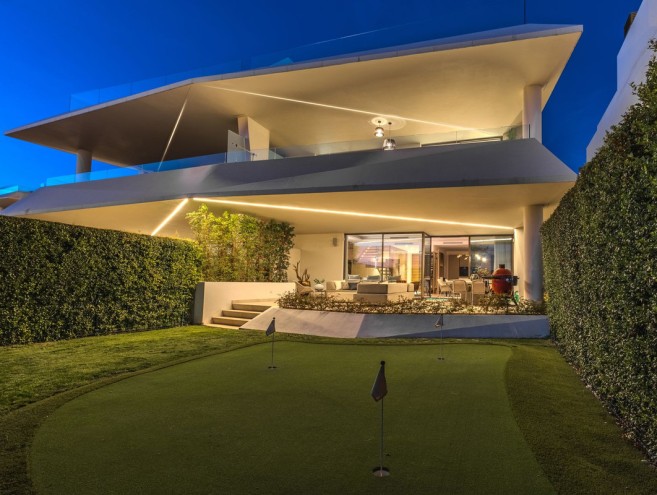 Villa for sale in Nueva Andalucía, Marbella