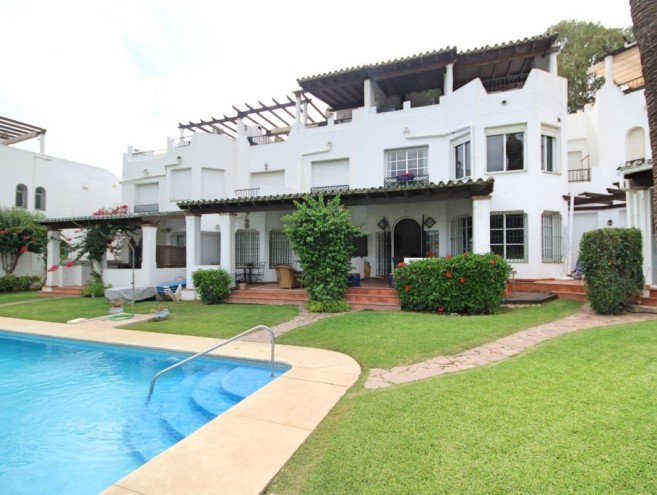 Townhouse for sale in Nueva Andalucía, Marbella