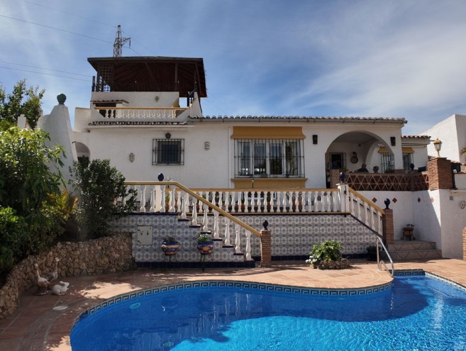 Villa for sale in Nueva Andalucía, Marbella