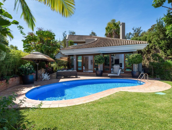 Villa for sale in La Quinta, Marbella