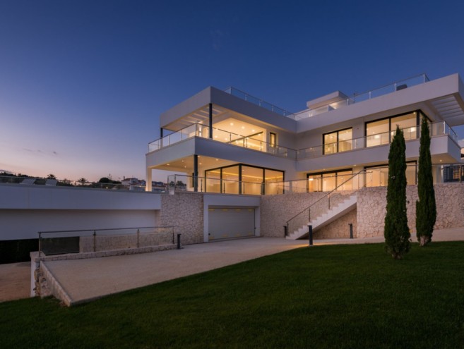 Villa for sale in Nueva Andalucía, Marbella