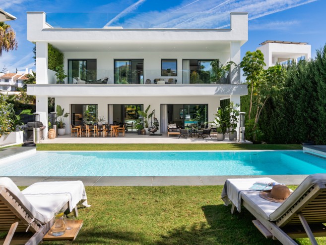 Villa for sale in Puerto Banús, Marbella