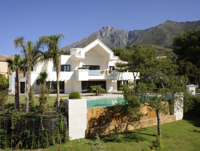 Villa for sale in Sierra Blanca, Marbella