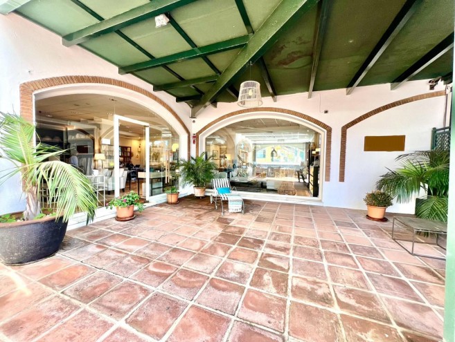 Comercial for sale in Elviria, Marbella