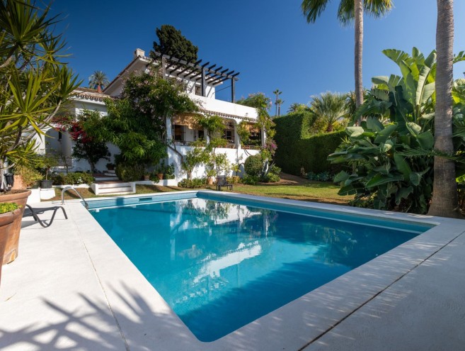 Villa for sale in Nueva Andalucía, Marbella