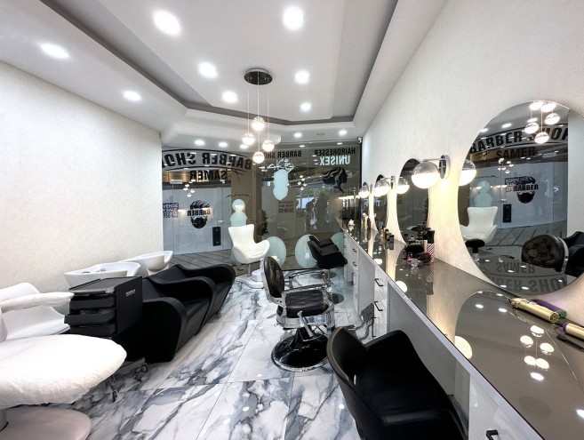 Commercial for sale in Puerto Banús, Marbella