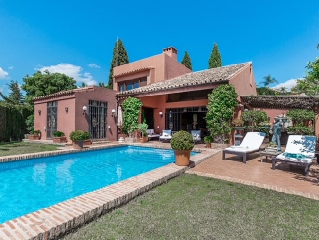 Villa for sale in Nueva Andalucía, Marbella