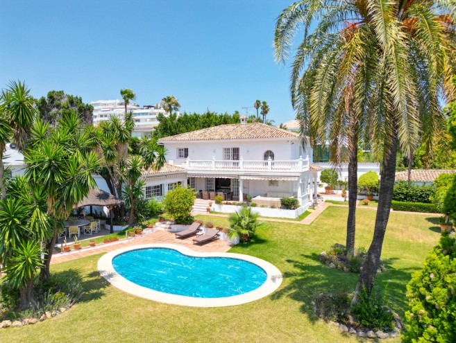 Villa for sale in Guadalmina Alta, Marbella