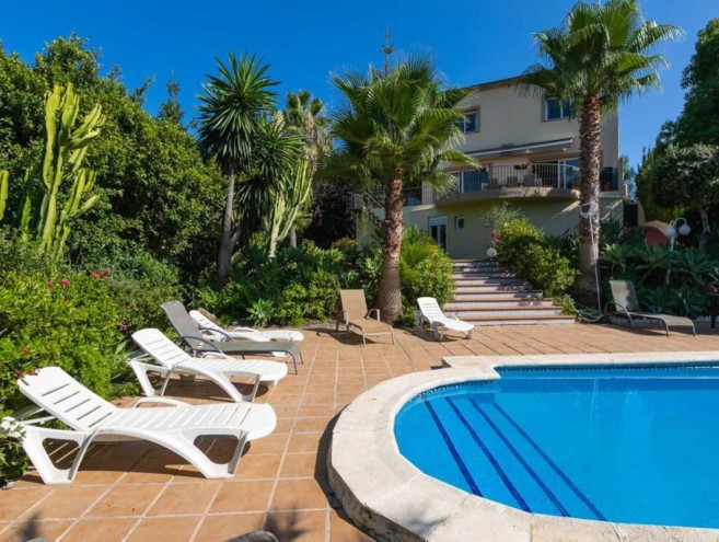 Villa for sale in Nueva Andalucía, Marbella
