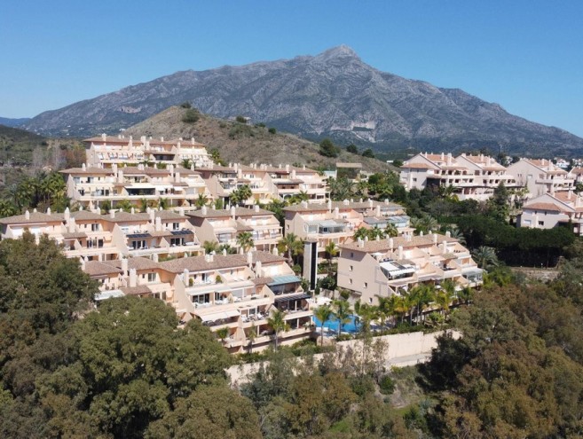 Apartment for sale in Nueva Andalucía, Marbella