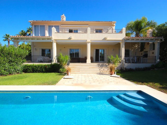 Villa for sale in Nueva Andalucía, Marbella