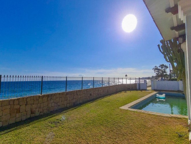 Villa for sale in Puerto Banús, Marbella