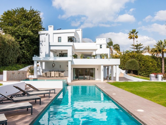 Villa for sale in Nueva Andalucía, Marbella