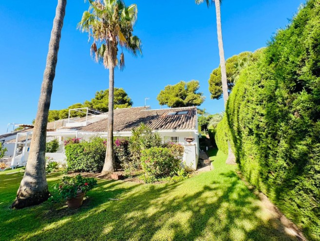 Villa for sale in Nueva Andalucía, Marbella
