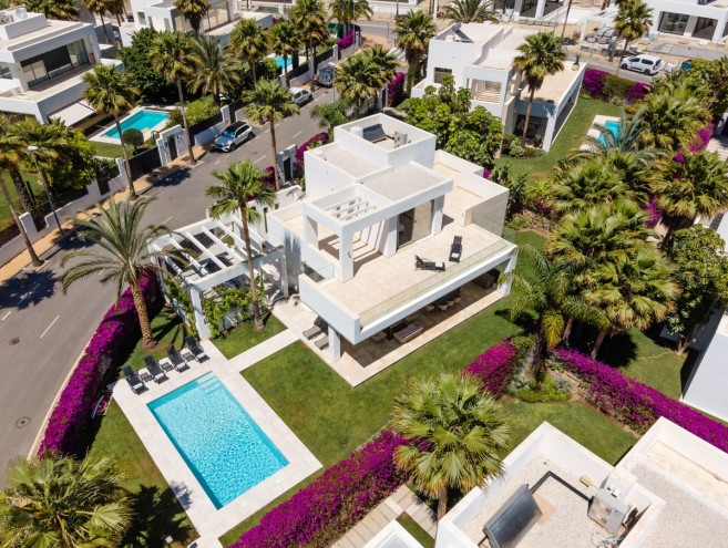 Villa for sale in Río Real, Marbella