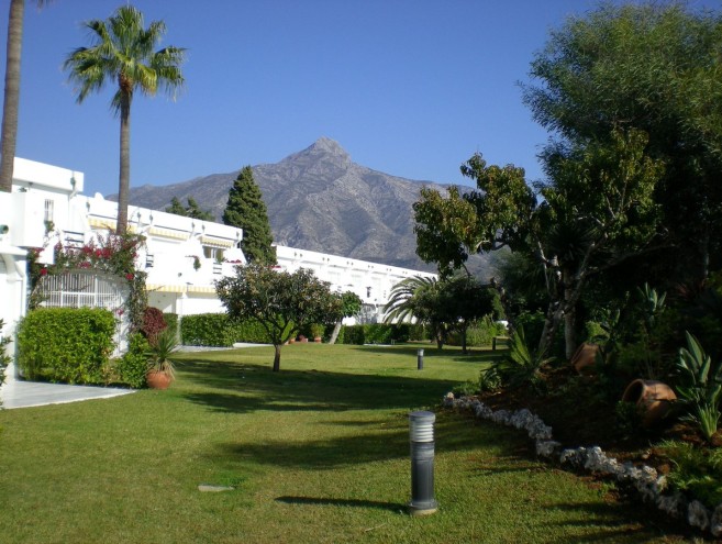 Townhouse for sale in Nueva Andalucía, Marbella