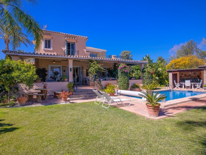 Villa for sale in Guadalmina Alta, Marbella