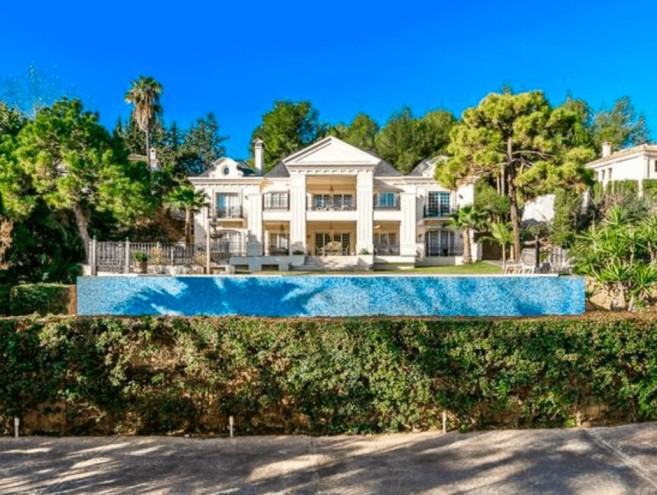 Villa for sale in The Golden Mile, Marbella
