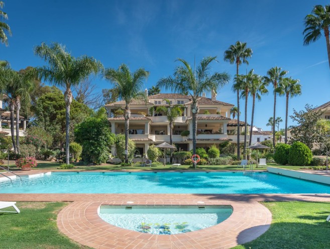 Apartamento for sale in Nueva Andalucía, Marbella