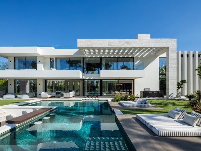 Villa for sale in Nueva Andalucía, Marbella