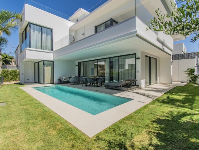 Villa for sale in The Golden Mile, Marbella