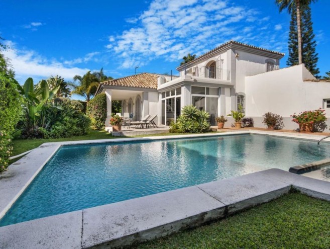 Villa for sale in Nueva Andalucía, Marbella