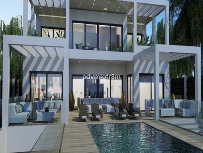Villa for sale in Elviria, Marbella