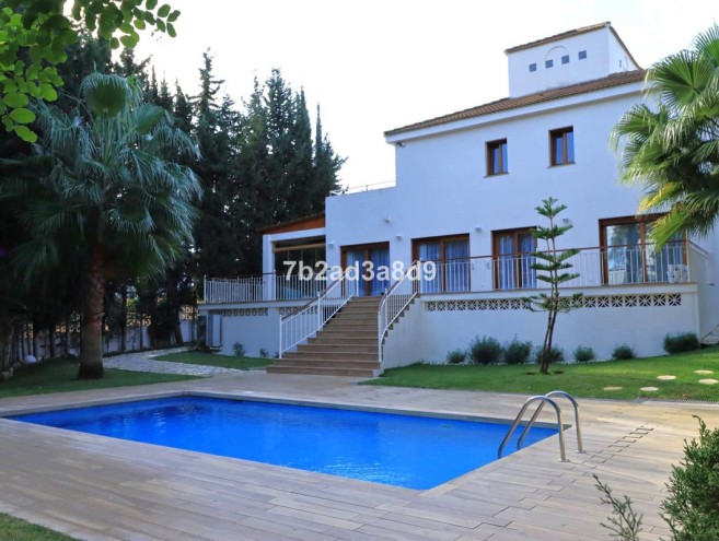 Villa for sale in Nueva Andalucía, Marbella