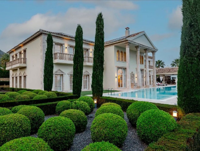 Villa for sale in Sierra Blanca, Marbella