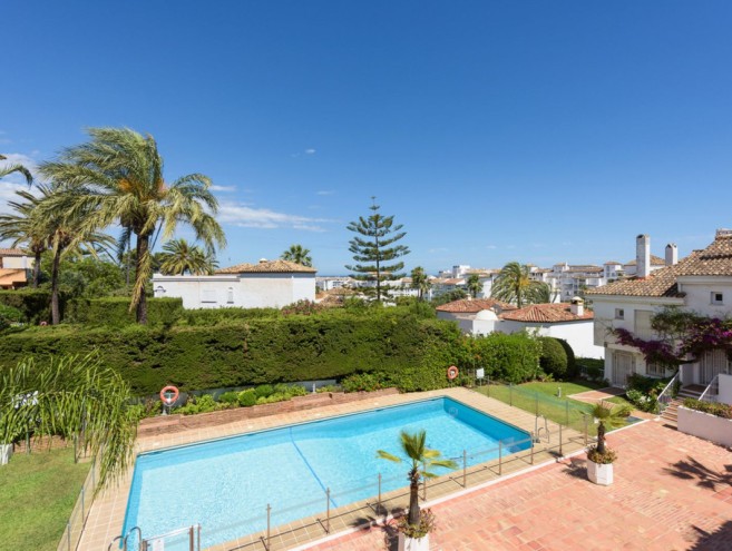 Apartment for sale in Nueva Andalucía, Marbella