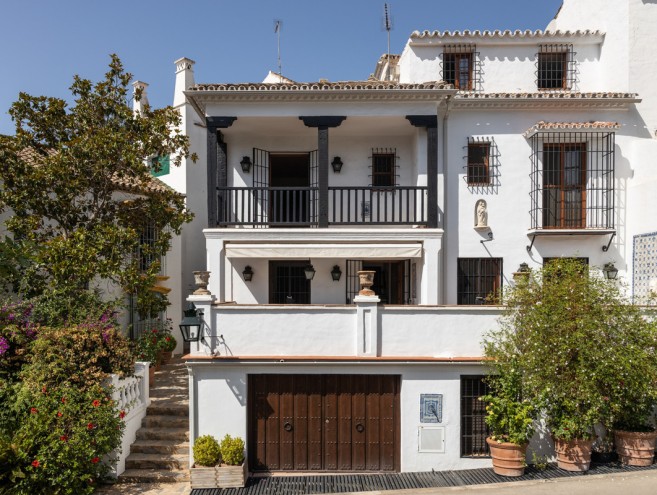 Villa for sale in The Golden Mile, Marbella