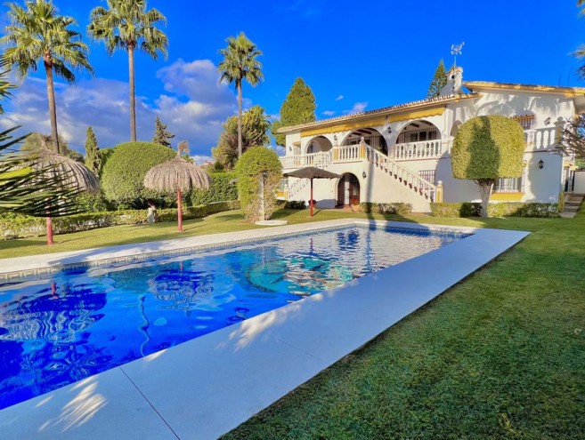 Villa for sale in Guadalmina Alta, Marbella