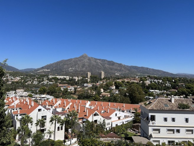 Apartment for sale in Nueva Andalucía, Marbella