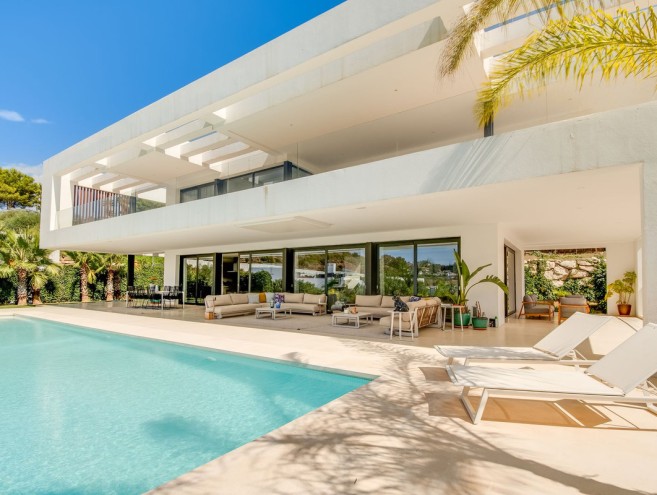 Villa for sale in Nueva Andalucía, Marbella