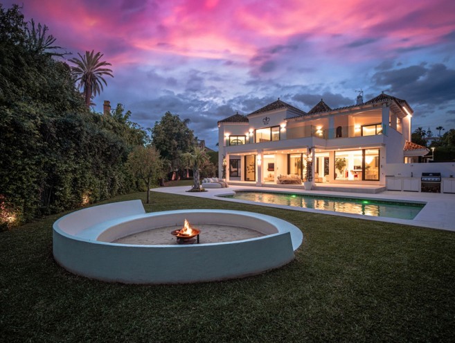 Villa for sale in Nueva Andalucía, Marbella