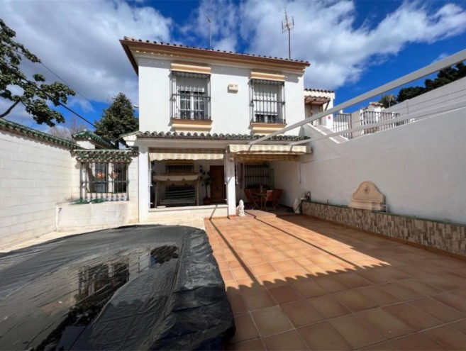Villa for sale in Nueva Andalucía, Marbella