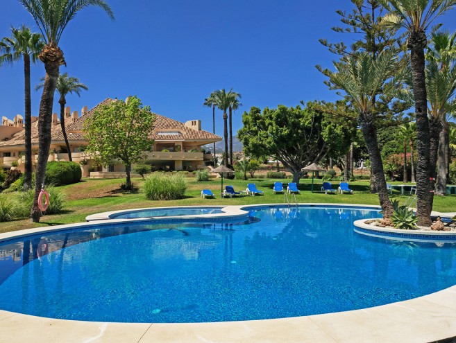Apartment for sale in Nueva Andalucía, Marbella