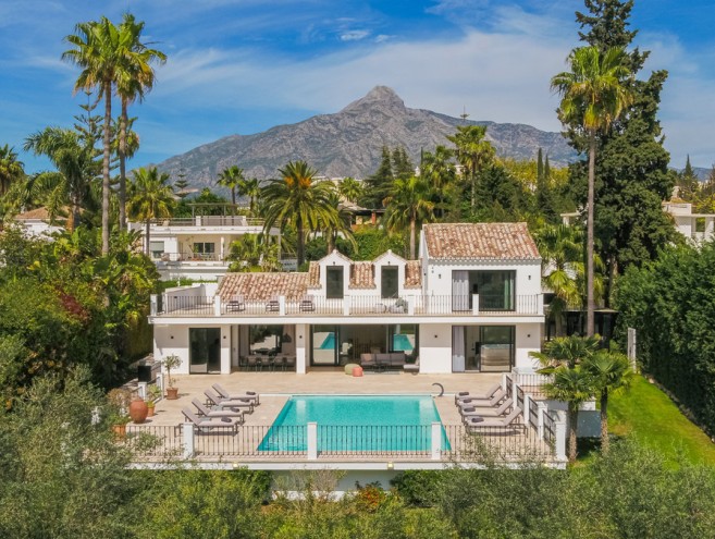 Villa for sale in Nueva Andalucía, Marbella