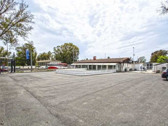 Comercial for sale in Nueva Andalucía, Marbella